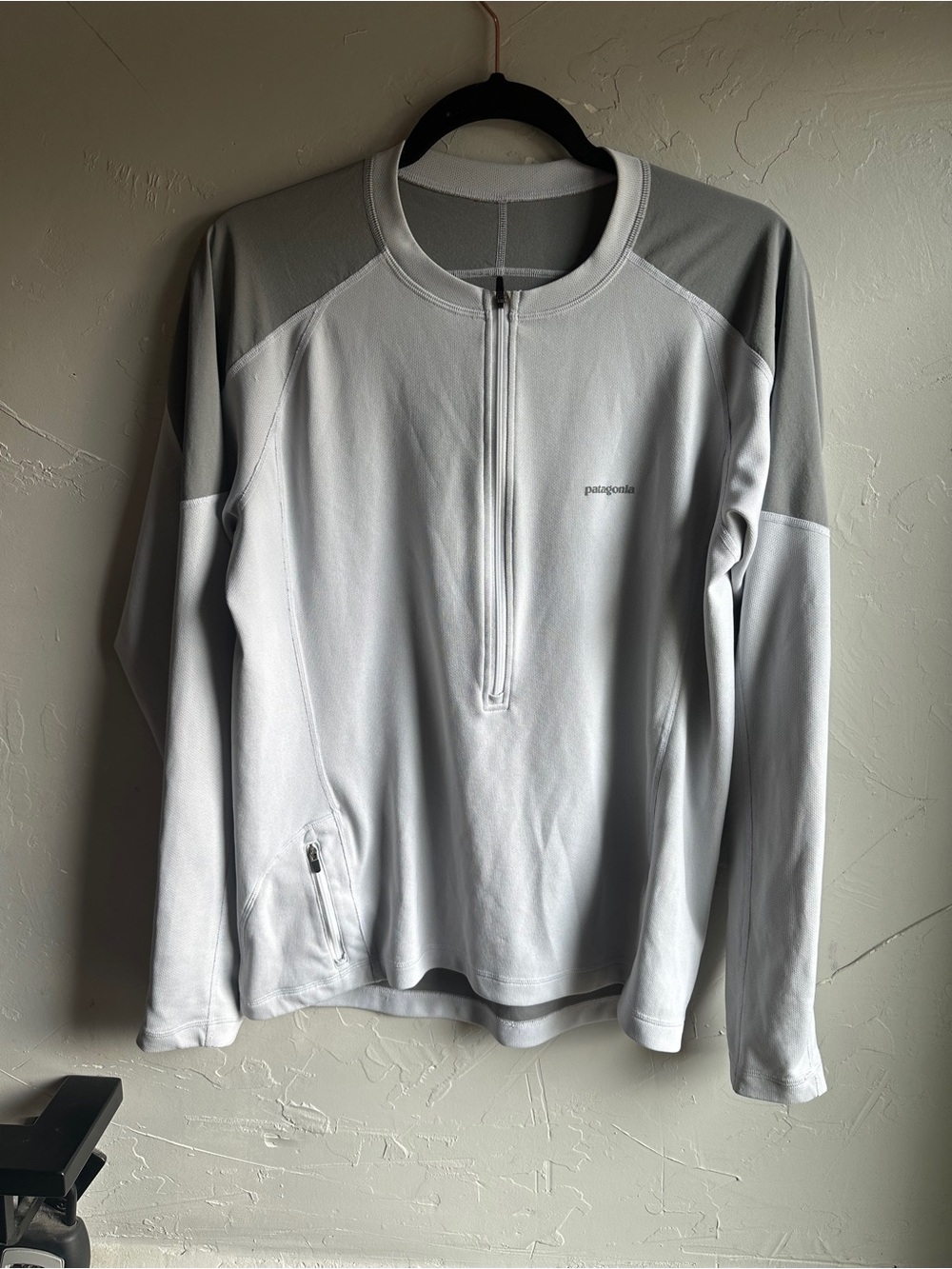 Patagonia Men’s Quarter Zip Performance Pullover Gray White Trail Hiking Running